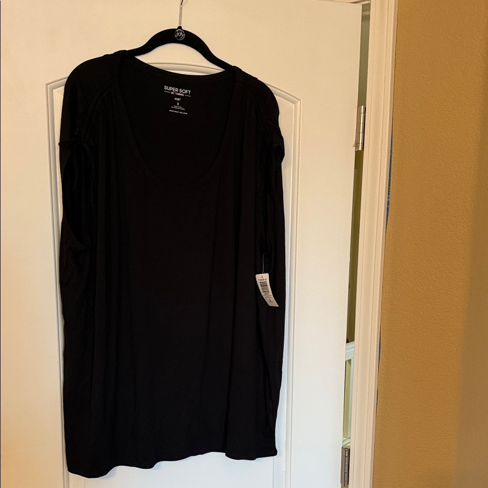Women's Black Top